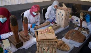 Στο φως 100 άθικτες σαρκοφάγοι στη Νεκρόπολη της Σακάρα Στο φως 100 άθικτες σαρκοφάγοι στη Νεκρόπολη της Σακάρα