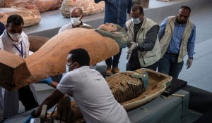 Στο φως 100 άθικτες σαρκοφάγοι στη Νεκρόπολη της Σακάρα Στο φως 100 άθικτες σαρκοφάγοι στη Νεκρόπολη της Σακάρα